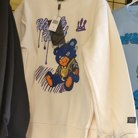 Sweaters - Picture 5 of 9